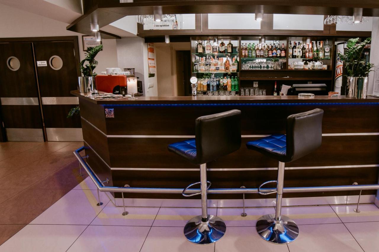 Hotel Domino Niemodlin 외부 사진