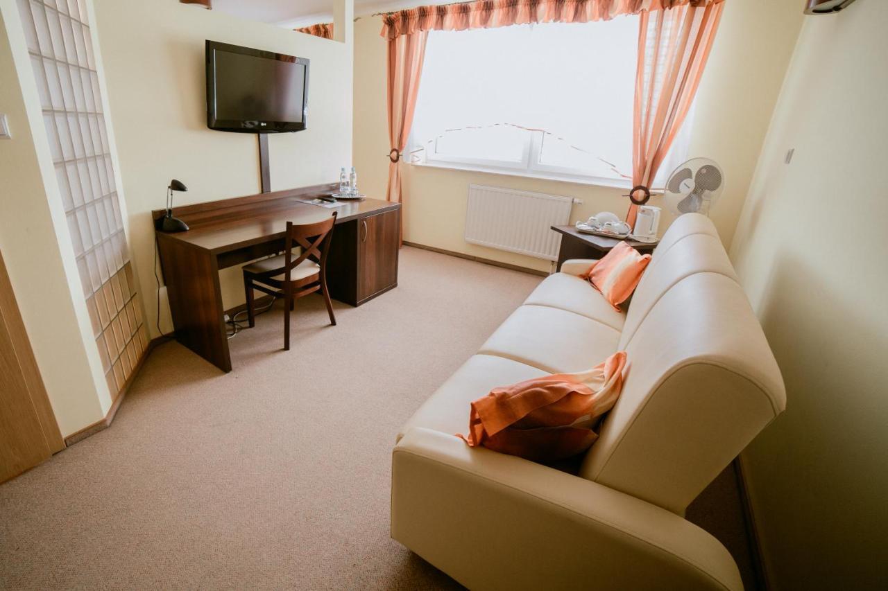 Hotel Domino Niemodlin 외부 사진