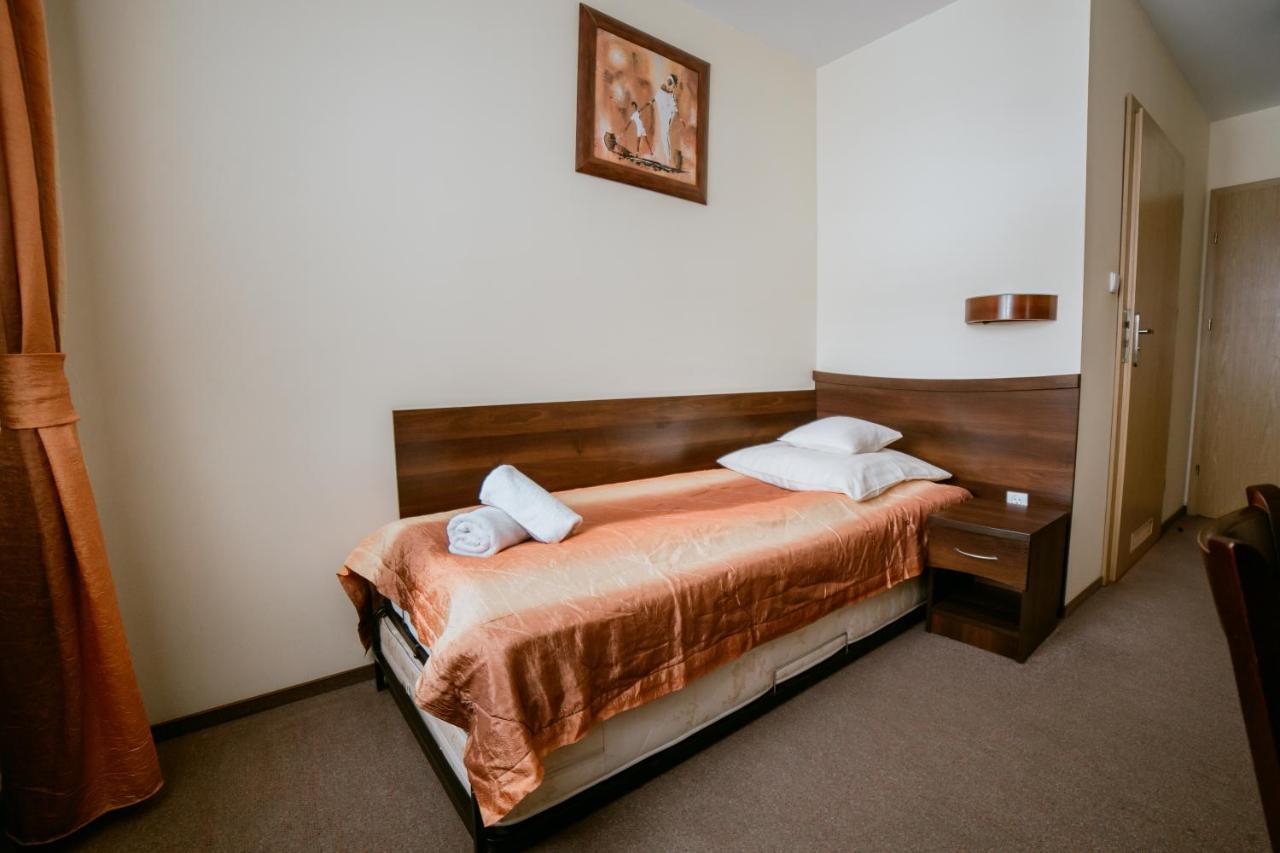Hotel Domino Niemodlin 외부 사진