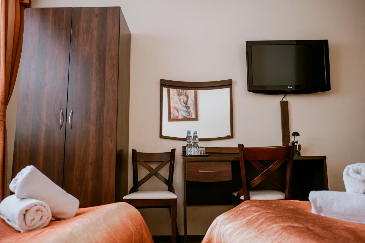 Hotel Domino Niemodlin 외부 사진